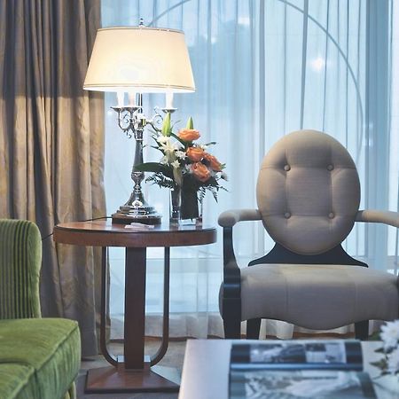 Wiseman Grand Hotel Doha Bagian luar foto A living room at the hotel