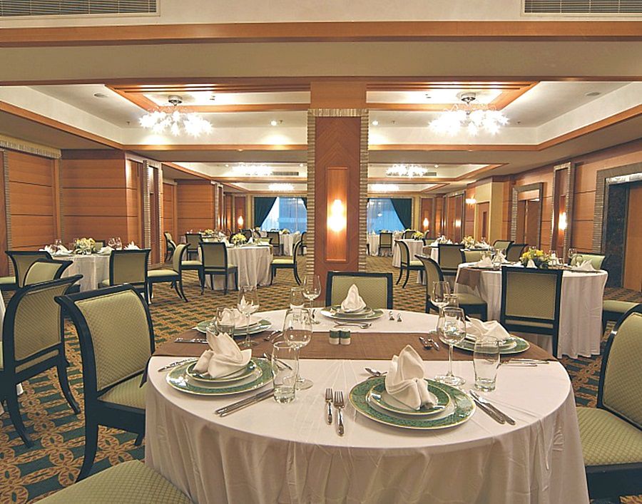 Wiseman Grand Hotel Doha Bagian luar foto The ballroom