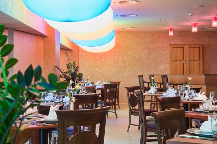 Wiseman Grand Hotel Doha Bagian luar foto The restaurant at the hotel
