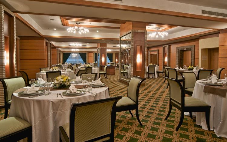 Wiseman Grand Hotel Doha Bagian luar foto The ballroom