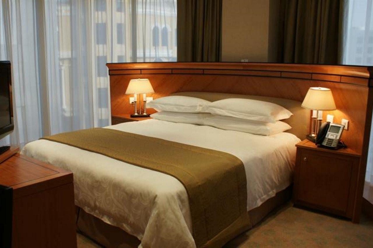 Wiseman Grand Hotel Doha Bagian luar foto A bed