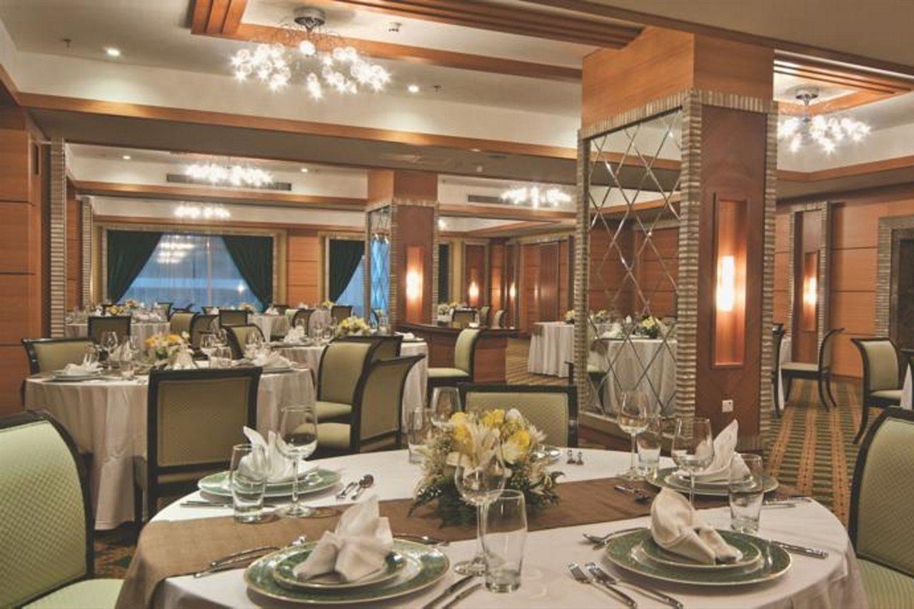 Wiseman Grand Hotel Doha Bagian luar foto The ballroom