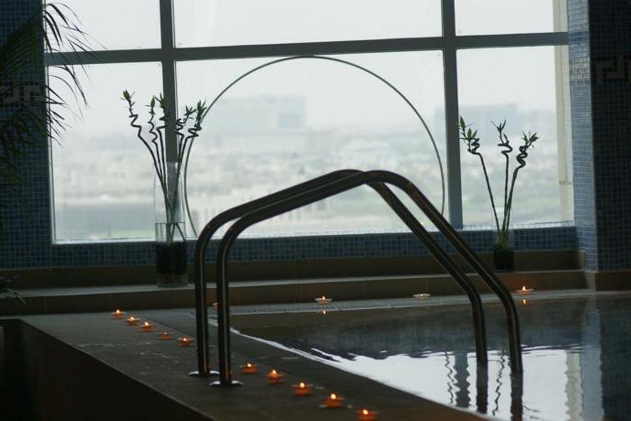 Wiseman Grand Hotel Doha Bagian luar foto A pool at the hotel