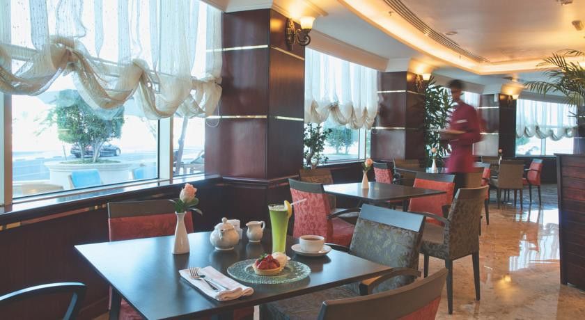 Wiseman Grand Hotel Doha Bagian luar foto The lobby lounge