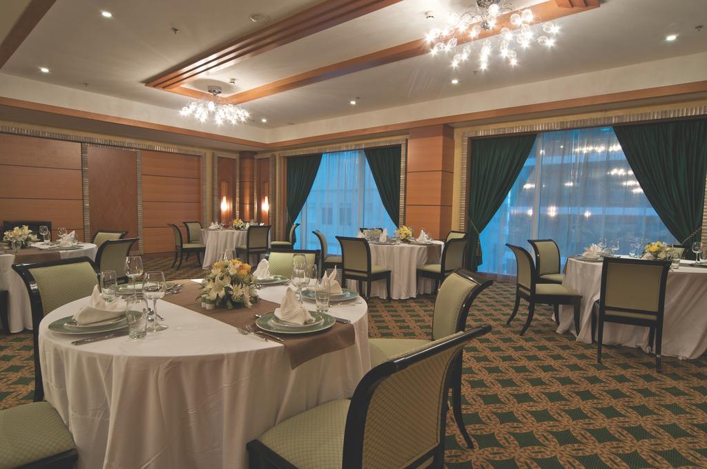 Wiseman Grand Hotel Doha Bagian luar foto The ballroom